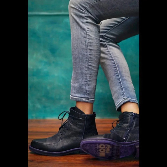 JOHN FLUEVOG MODVOGS
MIKAELA
MODERN CHUKKA BOOT SIZE 10 - Picture 16 of 16